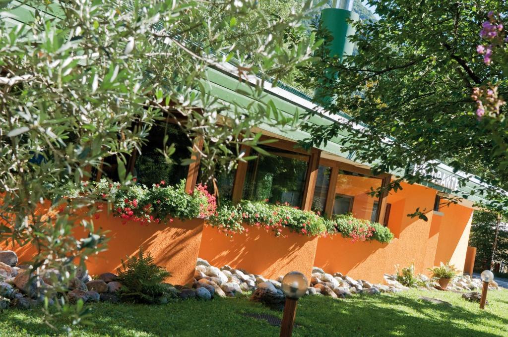 Hotel Carnia Венцоне Экстерьер фото